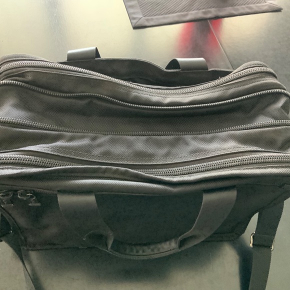 TUMI Briefcase/Lap top bag - Picture 4 of 6